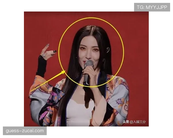 雷霆冠军中锋哈滕妻子亮相拳击赛 身材颜值引发热议成为焦点