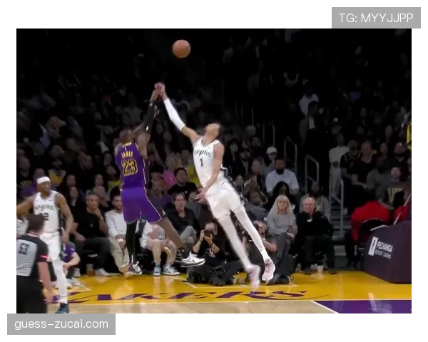 文班亚马开季表现抢眼，达成史上最年轻20+10连续五战壮举